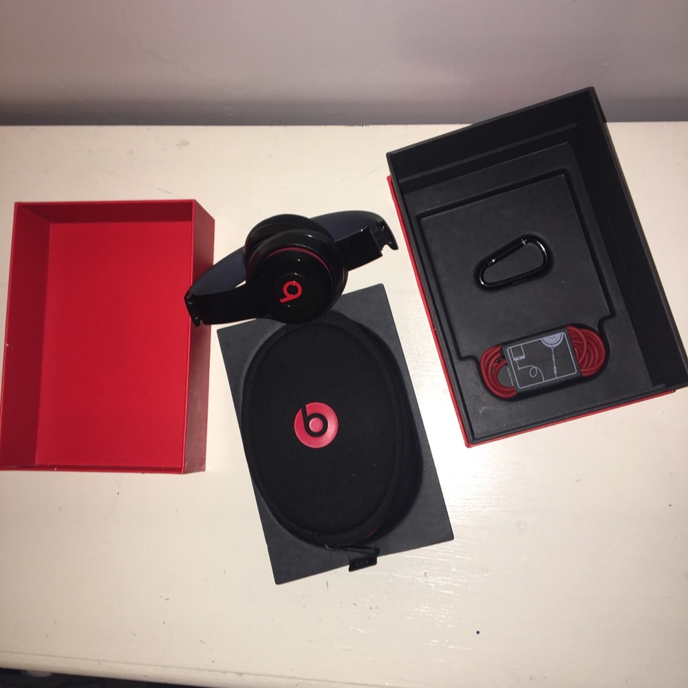Red/Black Wired Beats Solo
